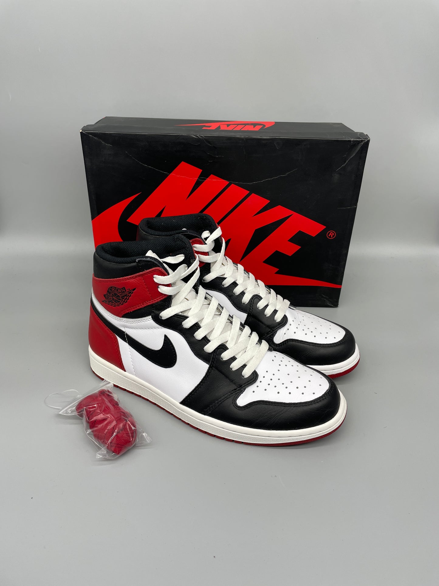 Jordan 1 High Black Toe 44,5
